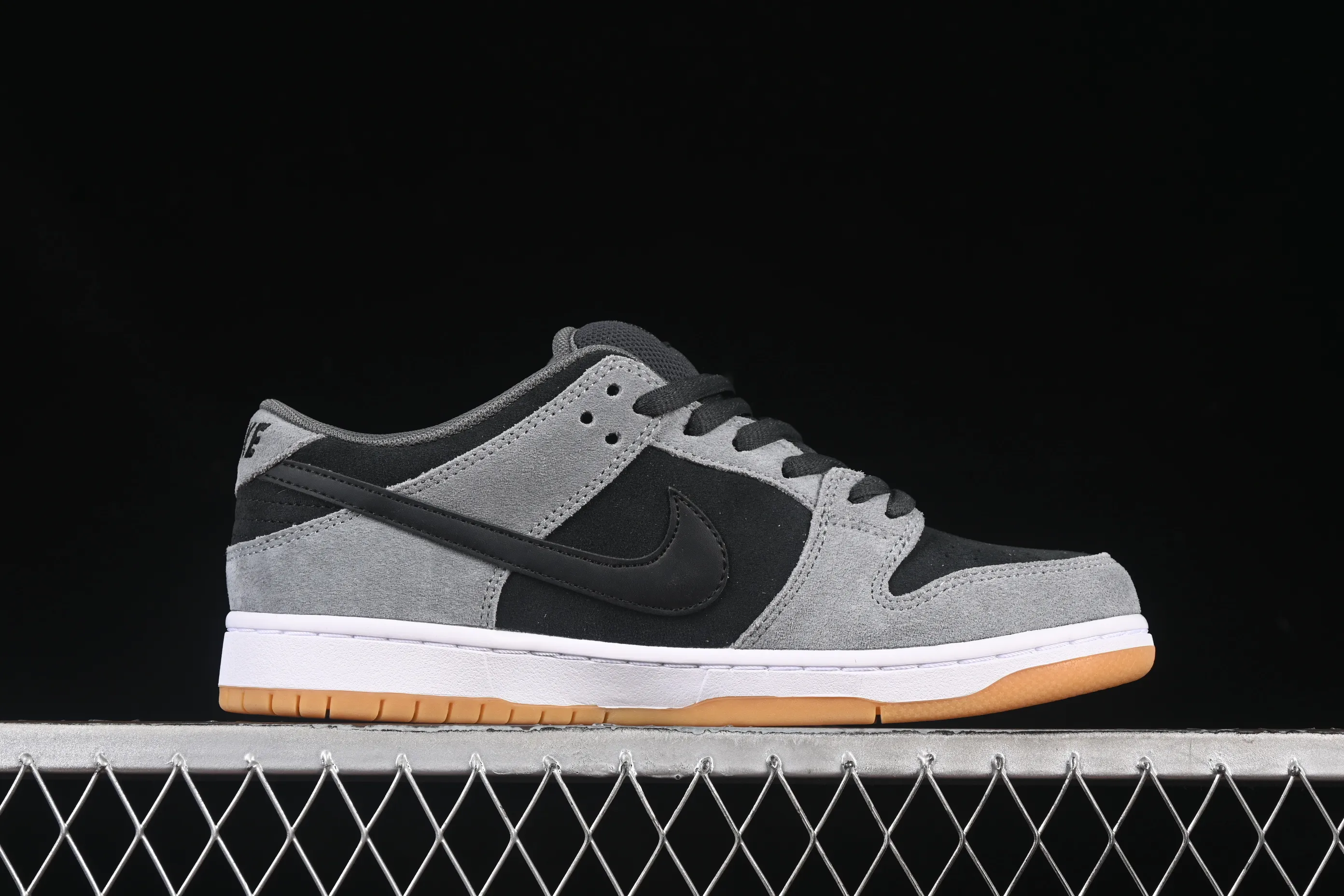 All categories Nk SB Dunk series Nk SB Dunk Low low-top sneakers Nike SB Dunk Low black gray low-top casual sneakers HF3063-001